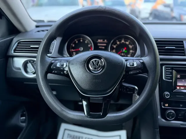 2016 VOLKSWAGEN PASSAT