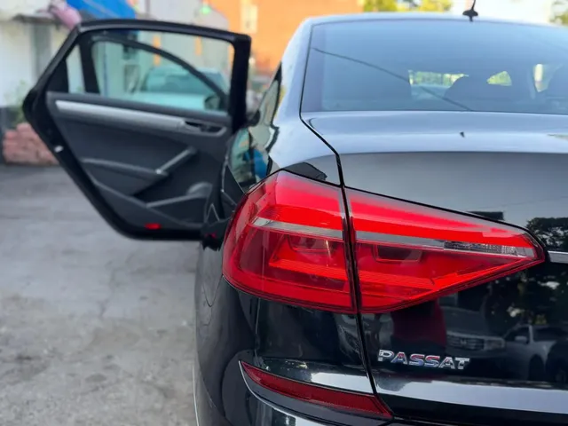 2016 VOLKSWAGEN PASSAT