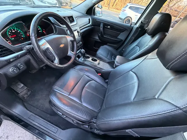 2017 CHEVROLET TRAVERSE LT