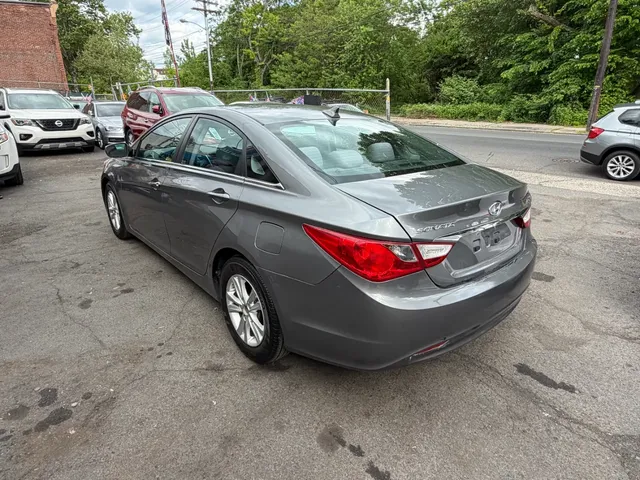2011 HYUNDAI SONATA