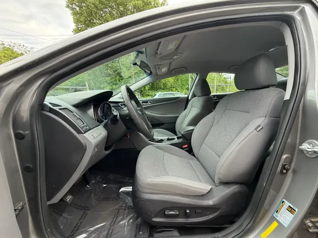 2011 HYUNDAI SONATA