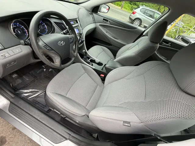 2011 HYUNDAI SONATA