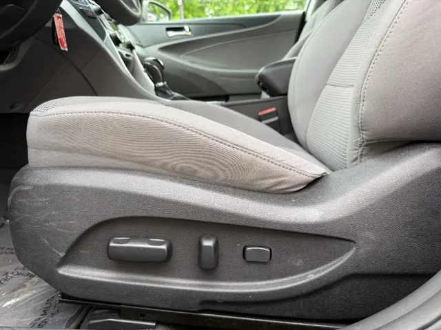 2011 HYUNDAI SONATA