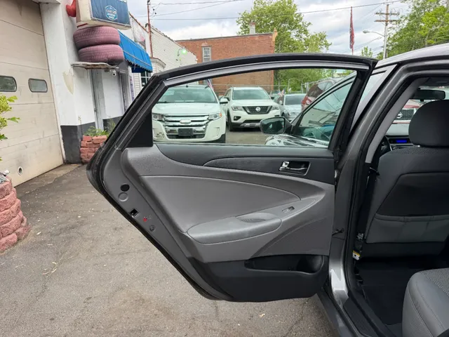 2011 HYUNDAI SONATA