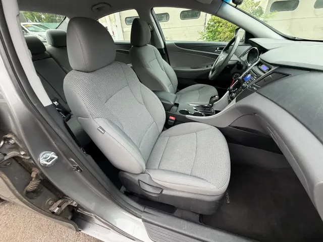 2011 HYUNDAI SONATA
