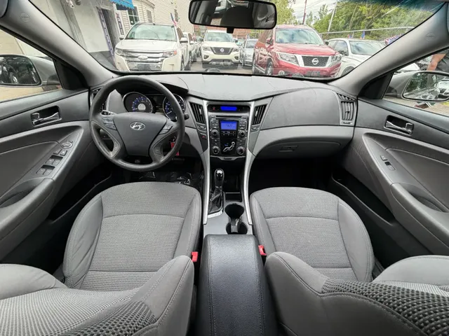 2011 HYUNDAI SONATA