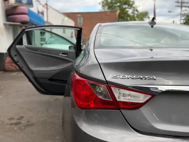 2011 HYUNDAI SONATA